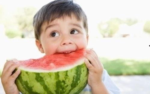 老婆耍赖孩子吃瓜视频,一场家庭“耍赖吃瓜”的欢乐时光
